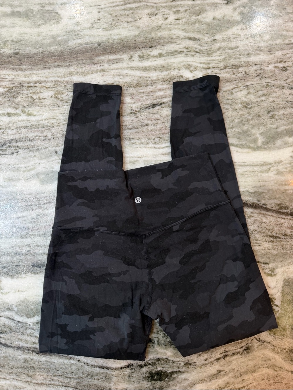 Lululemon Align Black Camo High-Rise Leggings 28”
Size 8